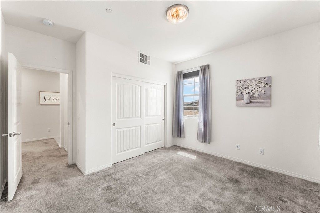 Image 4 of property listing at 2014 Boxwood, Rosamond, CA 93560