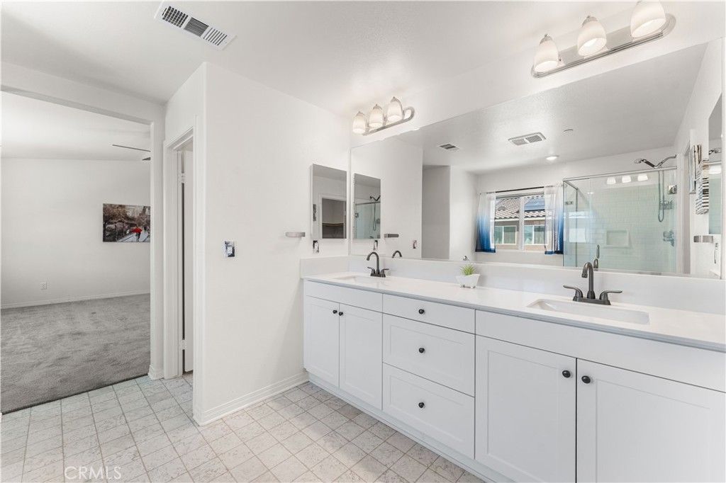 Image 41 of property listing at 2014 Boxwood, Rosamond, CA 93560