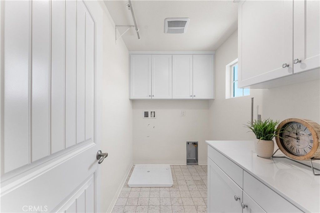 Image 43 of property listing at 2014 Boxwood, Rosamond, CA 93560