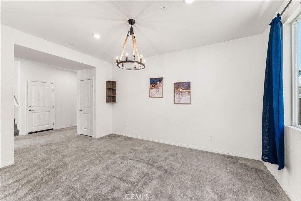 Image 9 of property listing at 2014 Boxwood, Rosamond, CA 93560