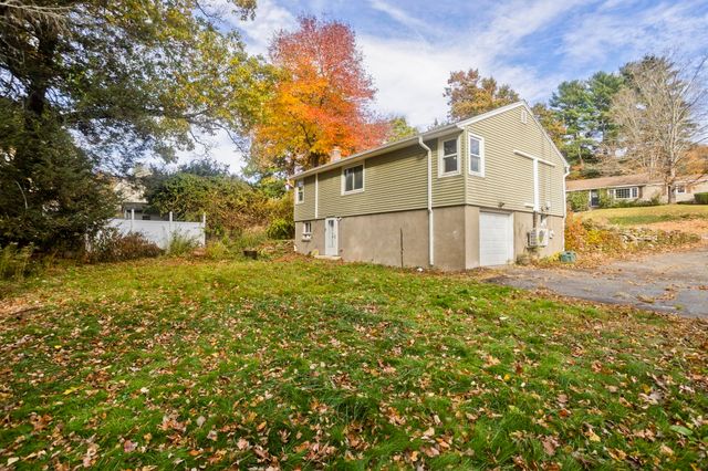 34 Geraldine St, Palmer, MA 01069