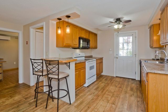 34 Geraldine St, Palmer, MA 01069