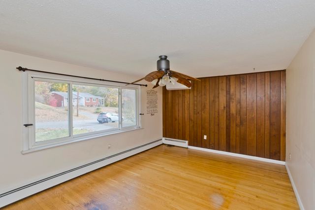 34 Geraldine St, Palmer, MA 01069
