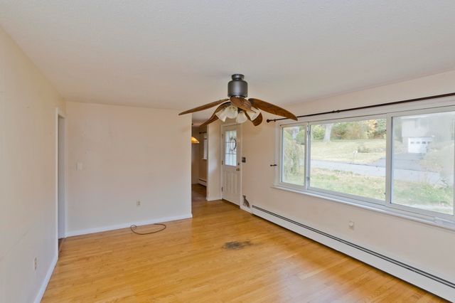 34 Geraldine St, Palmer, MA 01069