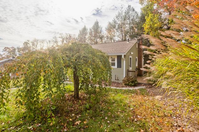 34 Geraldine St, Palmer, MA 01069
