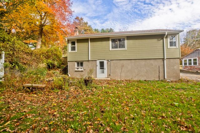 34 Geraldine St, Palmer, MA 01069