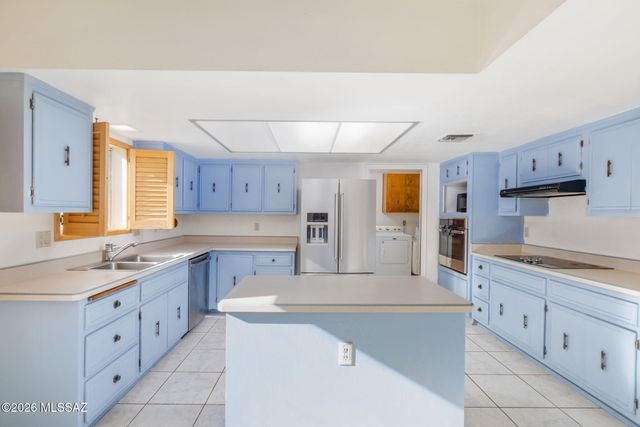 3770 N Knollwood Circle, Tucson, AZ 85750