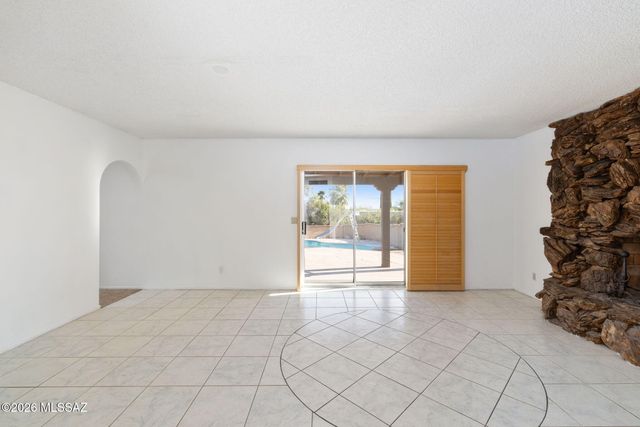 3770 N Knollwood Circle, Tucson, AZ 85750
