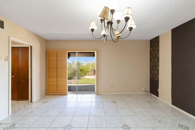 3770 N Knollwood Circle, Tucson, AZ 85750