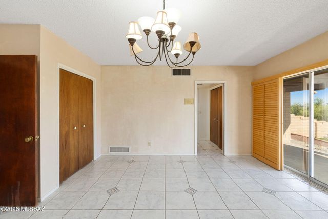 3770 N Knollwood Circle, Tucson, AZ 85750