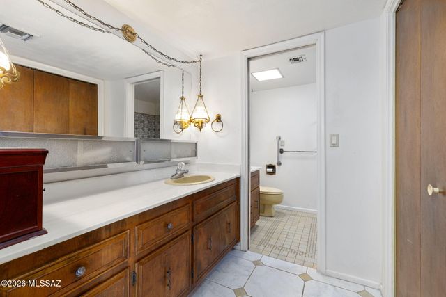 3770 N Knollwood Circle, Tucson, AZ 85750