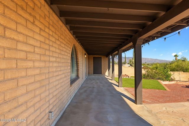 3770 N Knollwood Circle, Tucson, AZ 85750