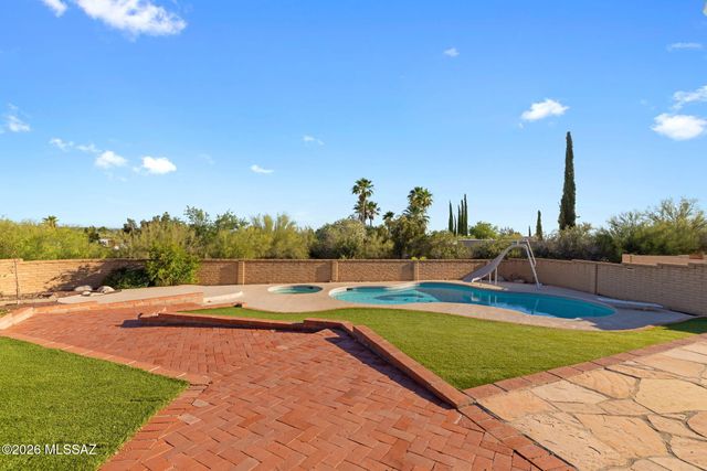 3770 N Knollwood Circle, Tucson, AZ 85750