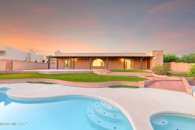 3770 N Knollwood Circle, Tucson, AZ 85750