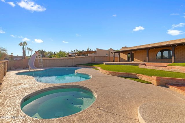 3770 N Knollwood Circle, Tucson, AZ 85750