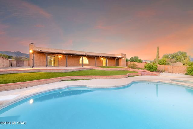 3770 N Knollwood Circle, Tucson, AZ 85750