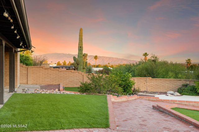 3770 N Knollwood Circle, Tucson, AZ 85750