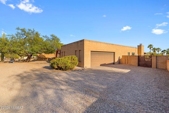 3770 N Knollwood Circle, Tucson, AZ 85750