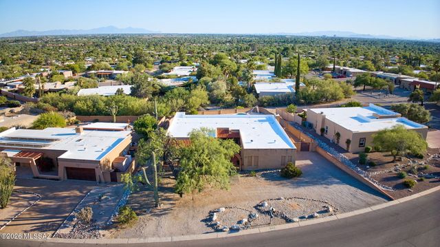 3770 N Knollwood Circle, Tucson, AZ 85750