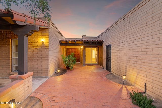 3770 N Knollwood Circle, Tucson, AZ 85750
