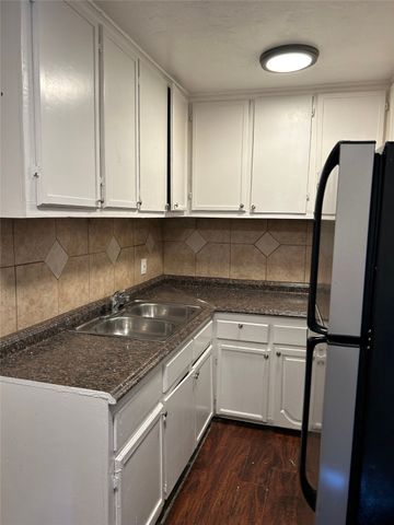 1037 E Tucker Street 102, Fort Worth, TX 76104