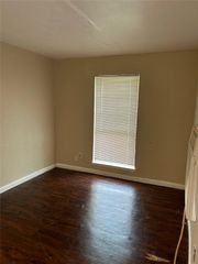 1037 E Tucker Street 102, Fort Worth, TX 76104