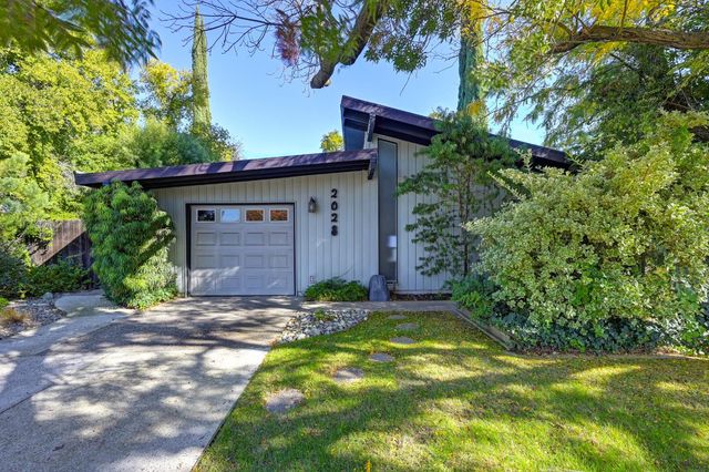 2028 Clearfield Way, Carmichael, CA 95608