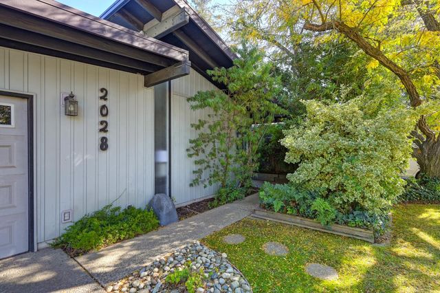 2028 Clearfield Way, Carmichael, CA 95608