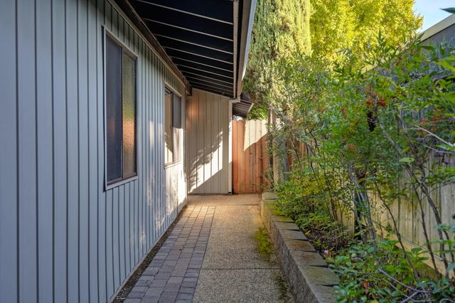 2028 Clearfield Way, Carmichael, CA 95608