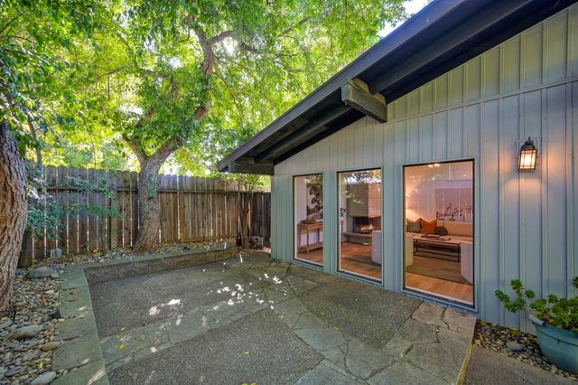 2028 Clearfield Way, Carmichael, CA 95608