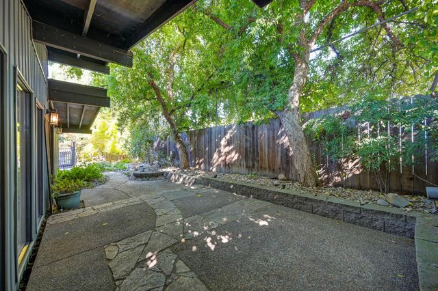 2028 Clearfield Way, Carmichael, CA 95608