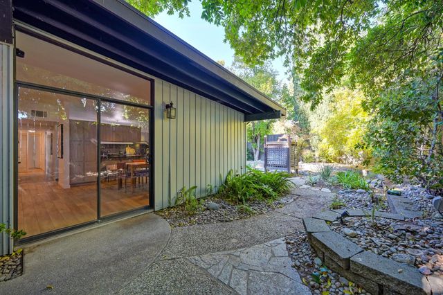 2028 Clearfield Way, Carmichael, CA 95608