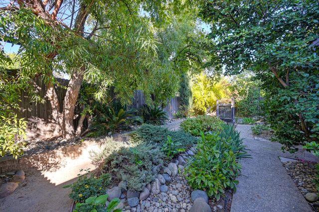 2028 Clearfield Way, Carmichael, CA 95608