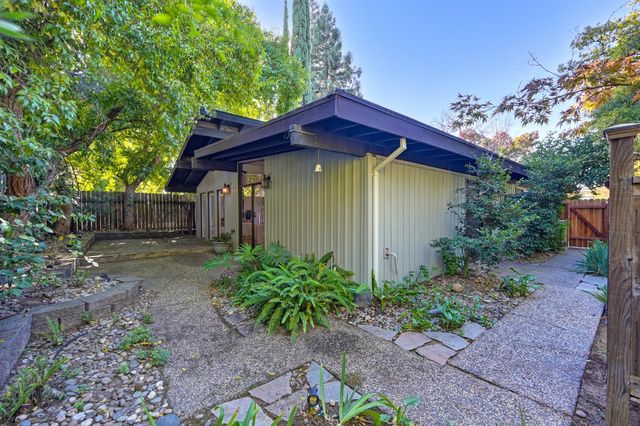 2028 Clearfield Way, Carmichael, CA 95608