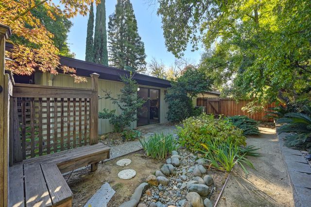 2028 Clearfield Way, Carmichael, CA 95608