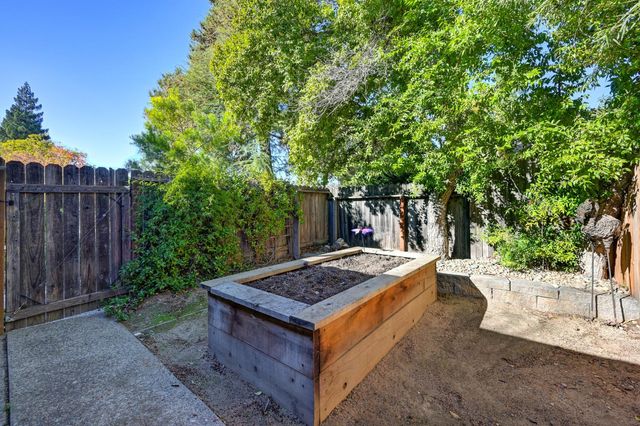 2028 Clearfield Way, Carmichael, CA 95608