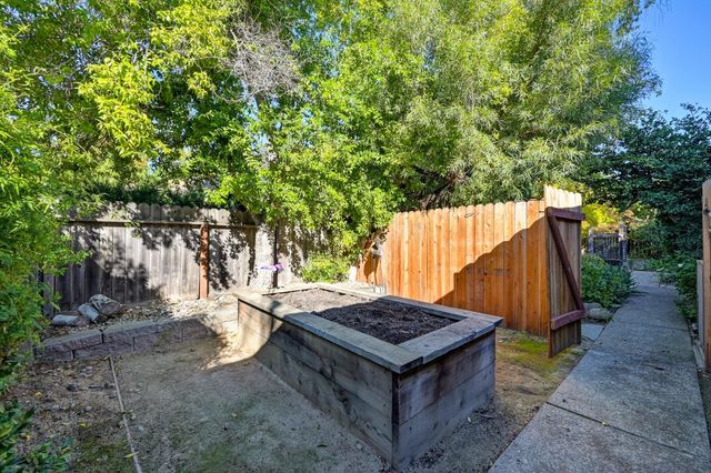 2028 Clearfield Way, Carmichael, CA 95608