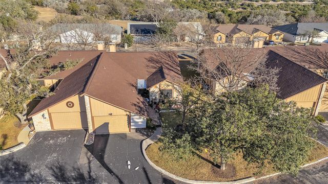 33 Oaks PL, Lago Vista, TX 78645