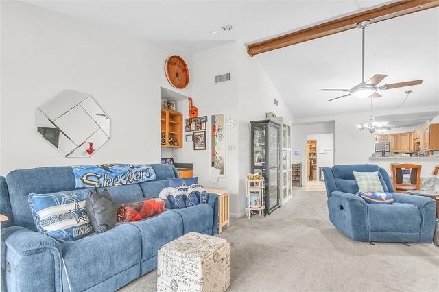 33 Oaks PL, Lago Vista, TX 78645