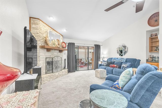 33 Oaks PL, Lago Vista, TX 78645