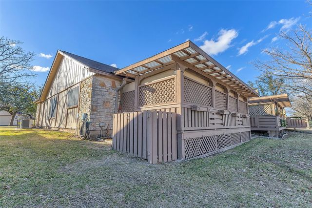 33 Oaks PL, Lago Vista, TX 78645