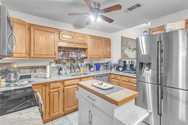 33 Oaks PL, Lago Vista, TX 78645