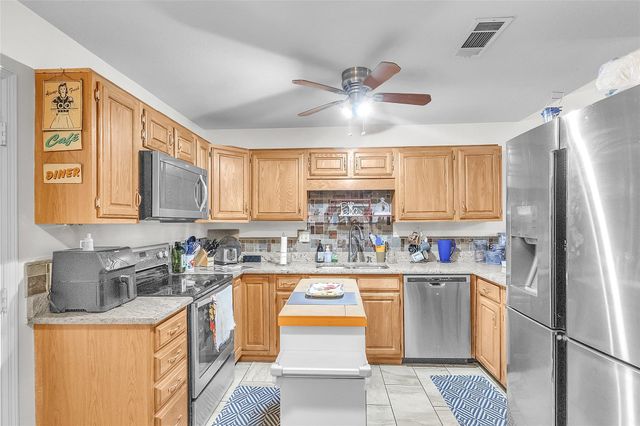 33 Oaks PL, Lago Vista, TX 78645