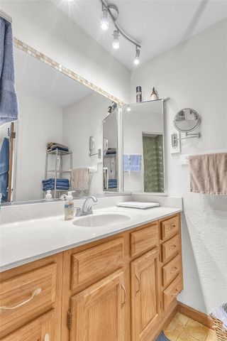 33 Oaks PL, Lago Vista, TX 78645