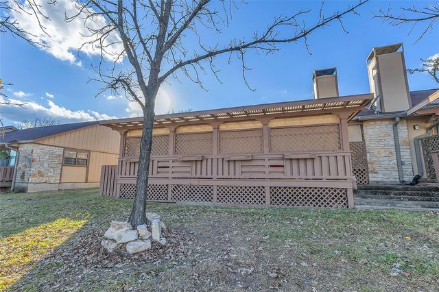 33 Oaks PL, Lago Vista, TX 78645