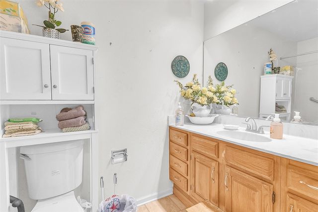 33 Oaks PL, Lago Vista, TX 78645