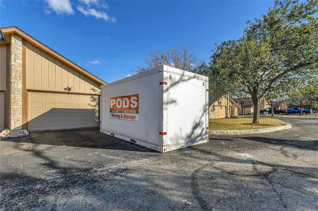 33 Oaks PL, Lago Vista, TX 78645