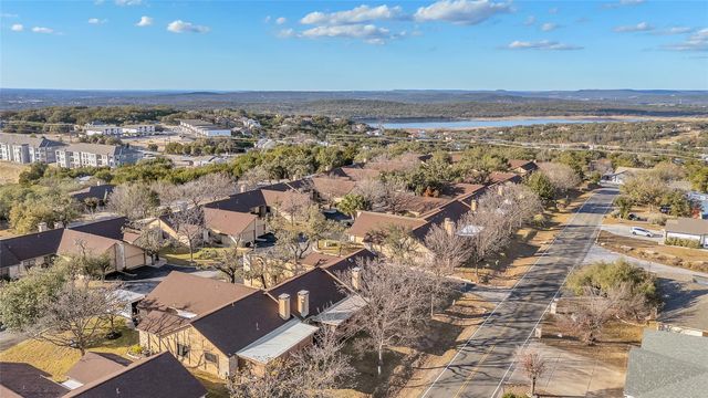 33 Oaks PL, Lago Vista, TX 78645