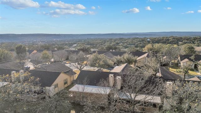 33 Oaks PL, Lago Vista, TX 78645