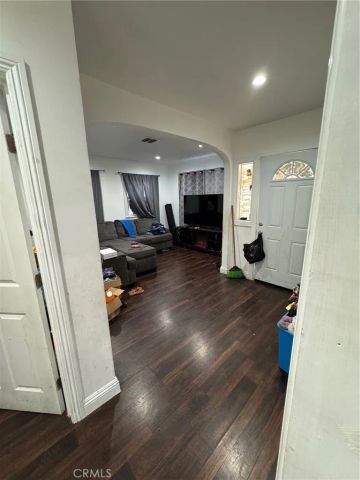 1566 Rollins, Los Angeles, CA 90063